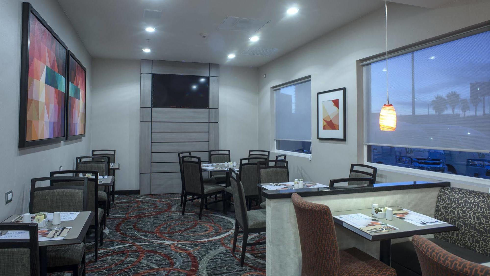 Holiday Inn Express & Suites Chihuahua Juventud By Ihg Exterior foto